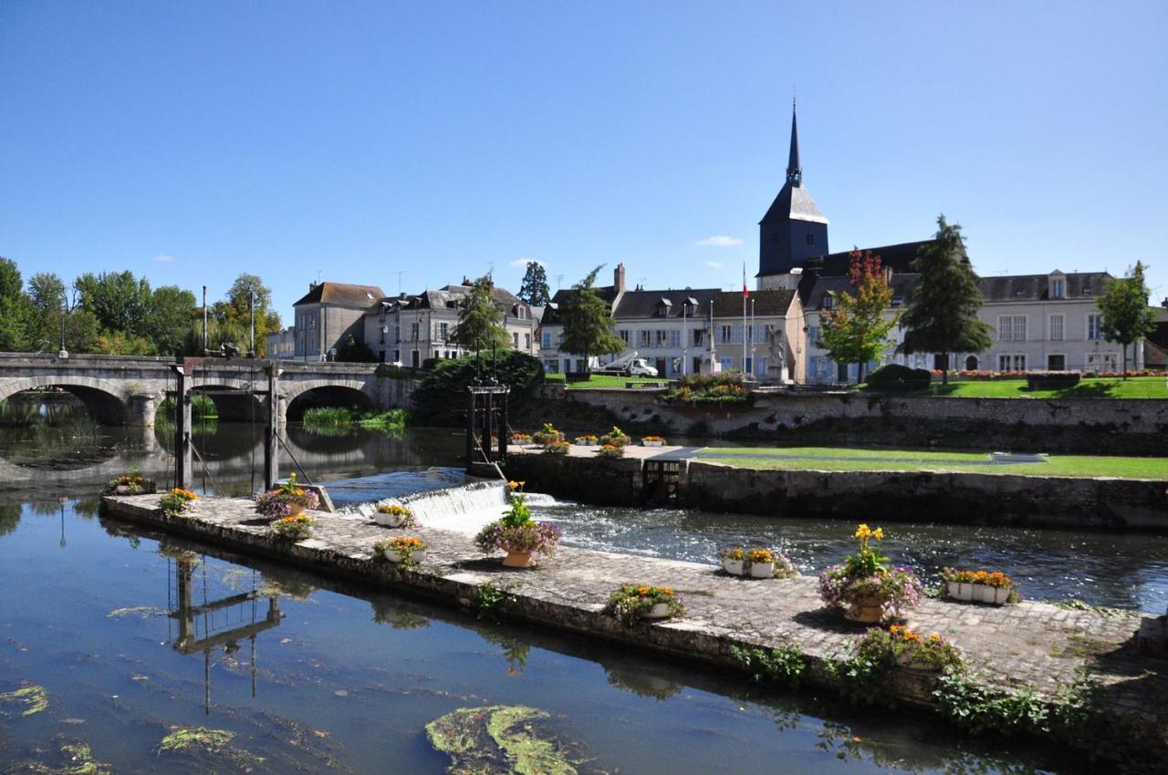Le Grand Appartement - 90M2- 2 Chb , 1 Mezzanine - 6Pers Romorantin-Lanthenay Eksteriør billede